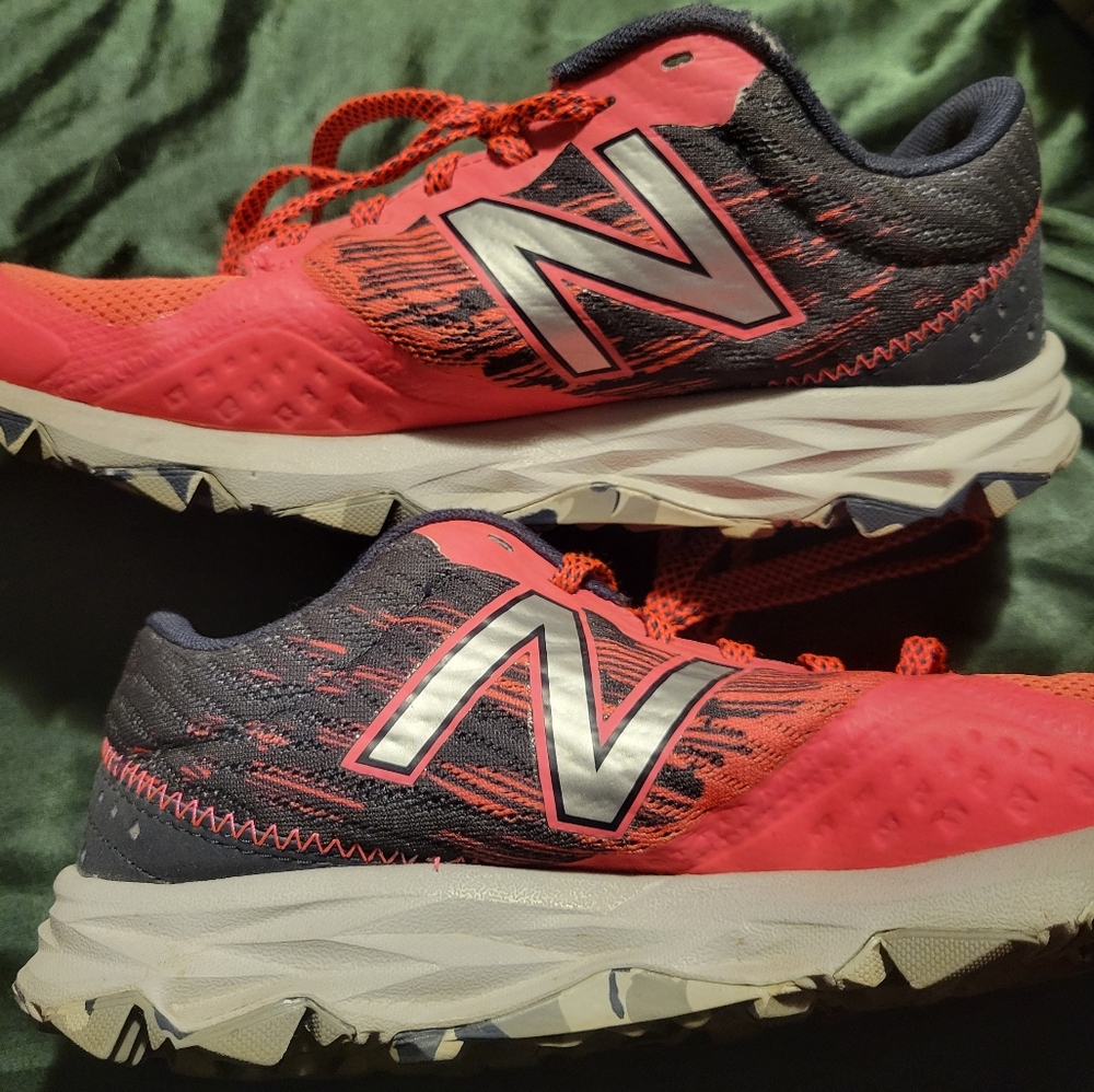 New Balance 7.5 Women's 690V2 Running Shoes